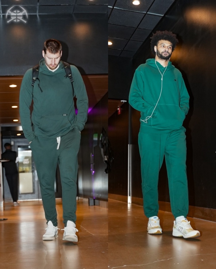 v体育-连帽衫军团！掘金众将穿搭：约基奇&amp;穆雷深绿配色 哈达威与众不同